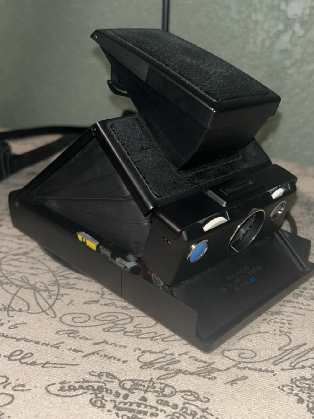 Polaroid SX-70 Land Camera Alpha in black with black case